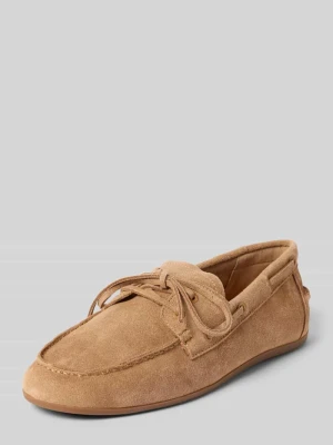 Loafersy z naturalnej skóry z ozdobną kokardą Inuovo