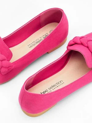 Loafersy z plecionym paskiem bonprix