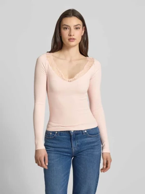 Longsleeve z dekoltem w serek i koronką Gina Tricot Różowy