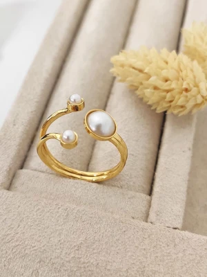 Luja Bijoux Pozłacany pierścionek z syntetycznymi perłami ozdobnymi rozmiar: onesize
