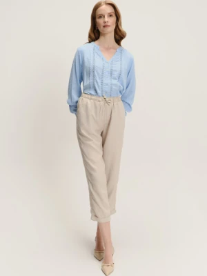 Luźna błękitna bluzka z dekoltem v Greenpoint