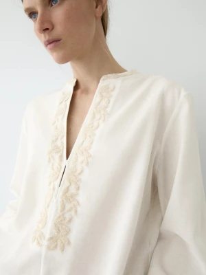 Luźna Bluzka Ze Stójką Z Zapięciem I Haftowanymi Detalami - Surowy - - Massimo Dutti - Kobieta