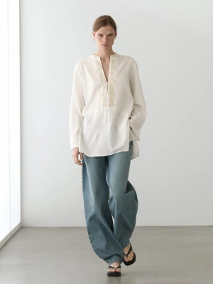 Luźna Bluzka Ze Stójką Z Zapięciem I Haftowanymi Detalami - Surowy - - Massimo Dutti - Kobieta