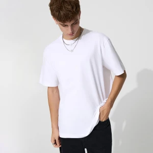 Luźna koszulka z okrągłym dekoltem biała House