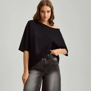 Luźna koszulka z opuszczonym ramieniem czarna House