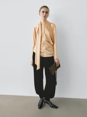 Luźna Satynowa Bluzka Z Wiązaniem − Studio - Orzechowy - - Massimo Dutti - Kobieta