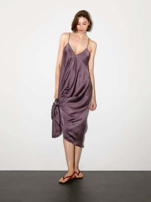 Luźna Satynowa Sukienka Średniej Długości − Studio - Różowawy - - Massimo Dutti - Kobieta