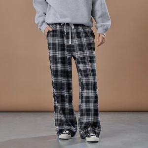 Luźne spodnie w czarną kratę z elastycznym pasem House