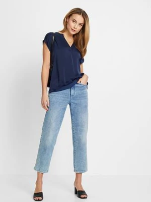 Luźniejsza bluzka satynowa z obniżoną linią ramion i krótkim rękawem bonprix