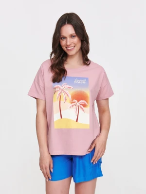 Luźny różowy t-shirt z nadrukiem