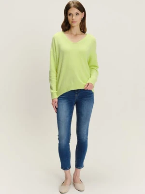 Luźny sweter w kolorze jasnej zieleni dekolt w v Greenpoint
