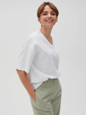 Luźny t-shirt z dekoltem w serek biały Moodo