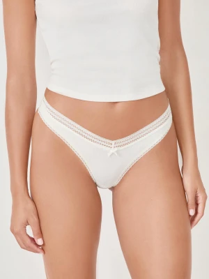 Majtki tanga ozdobione koronką Etam