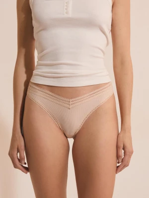 Majtki tanga ozdobione koronką Etam