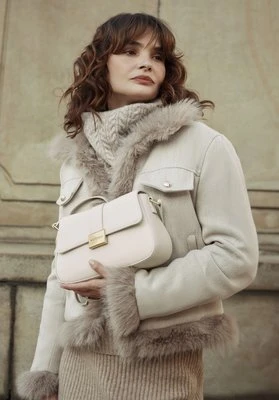 Mała listonoszka ze skóry naturalnej z ozdobnym zapięciem kremowa Wittchen