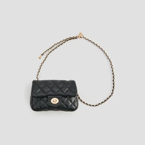 Mała pikowana torebka ze złotym łańcuszkiem House