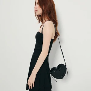 Mała torebka w kształcie serca ze sztucznej skóry czarna House