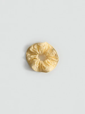 MANGO - Ażurowa gumka do włosów w kwiaty pastelowy żółty - Rozmiar uniwersalny - Kobieta