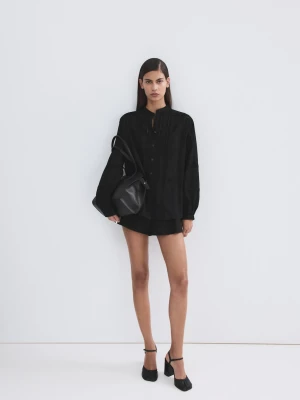 Bluzka haftowana z ażurowym motywem czarny - Kobieta - - MANGO