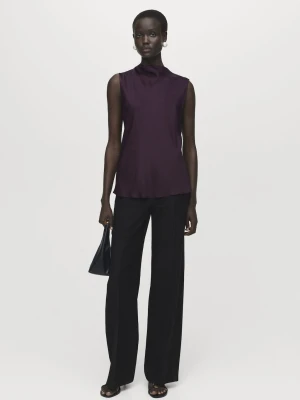 MANGO - Bluzka satynowa z drapowanym dekoltem burgund - - Kobieta