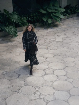 MANGO - Bluzka w kratę z kołnierzem kominowym czarny - - Kobieta