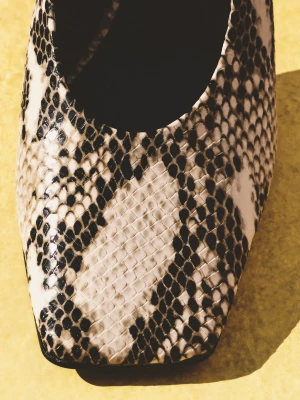 MANGO - Buty na obcasie ze zwierzęcym wzorem beżowy - - Kobieta