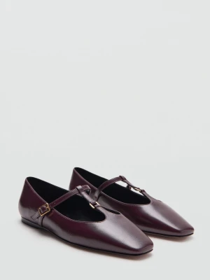 Zdjęcie produktu Buty na płaskiej podeszwie z paskami burgund - Kobieta - - MANGO