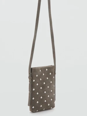 Etui na telefon z zamszu z ćwiekami jasny/pastelowy brąz - Kobieta - Rozmiar uniwersalny - MANGO