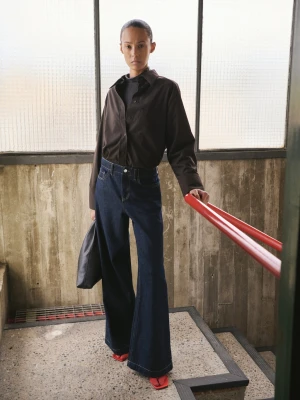 Jeansy wide leg ze średnim stanem niebieski - Kobieta - - MANGO