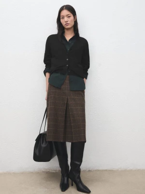 MANGO - Kardigan z dzianiny z dekoltem w szpic czarny - - Kobieta