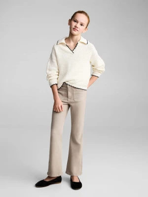 MANGO KIDS - Dżinsy o kroju flare z kieszeniami piaskowy - - Dzieci