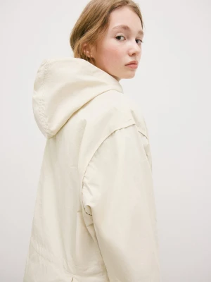 Gumowana kurtka z wiązaniem kremowy / écru - Dzieci - - MANGO KIDS