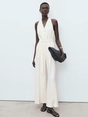 MANGO - Kombinezon z dekoltem halter i paskiem kremowy / écru - - Kobieta