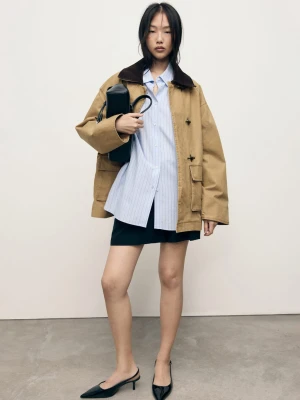MANGO - Kurtka parka oversize z kontrastowym kołnierzem średni brązowy - - Kobieta