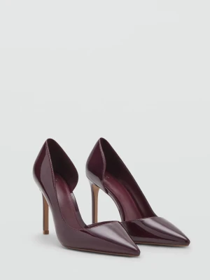 MANGO - Asymetryczne lakierowane buty na obcasie burgund - - Kobieta