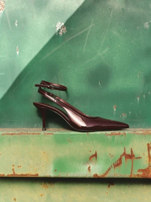 MANGO - Lakierowane buty na obcasie burgund - - Kobieta