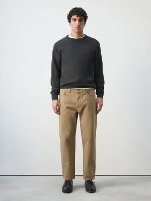 MANGO MAN - Jeansy Sammy o skróconym kroju carrot fit beżowy - - Mężczyzna