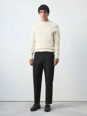 MANGO MAN - Jeansy Sammy o skróconym kroju carrot fit black denim - - Mężczyzna