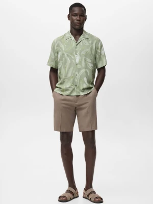 MANGO MAN - Lejąca koszula relaxed fit z nadrukiem bladozielony - - Mężczyzna