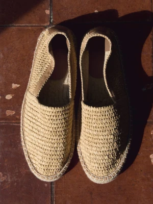 MANGO MAN - Espadryle z rafii piaskowy - - Mężczyzna