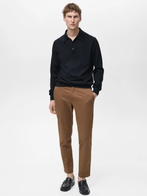 MANGO MAN - Spodnie chinosy Prato cropped tappered brązowy - - Mężczyzna