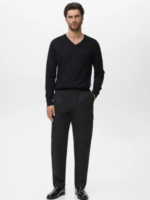 MANGO MAN - Sweter z dekoltem w serek 100% wełna merino czarny - - Mężczyzna