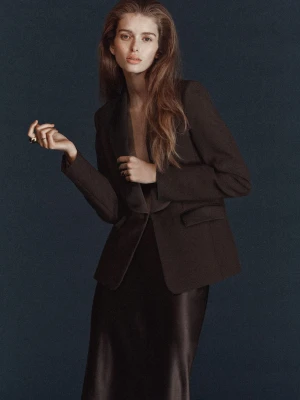 MANGO - Marynarka z satynowymi klapami brązowy - - Kobieta