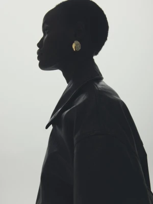 Owalne kolczyki z łączonymi kryształkami złoty - Kobieta - Rozmiar uniwersalny - MANGO