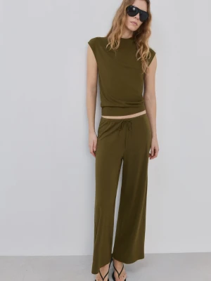 MANGO - Proste spodnie z elastycznym pasem khaki - - Kobieta