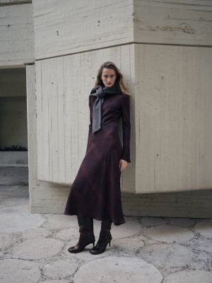 MANGO - Rozkloszowana sukienka ze zwierzęcym wzorem burgund - - Kobieta