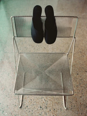 MANGO - Skórzane klapki czarny - - Kobieta