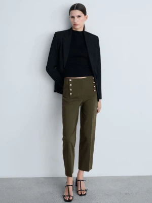 MANGO - Spodnie o prostym kroju z ozdobnymi guzikami khaki - - Kobieta