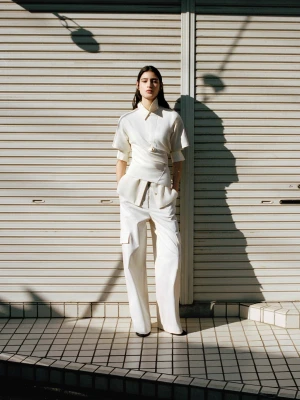 Spodnie o średnim stanie z kieszeniami cargo kremowy / écru - Kobieta - - MANGO