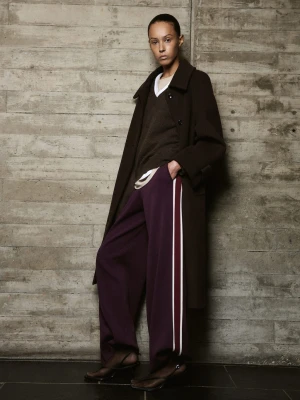 MANGO - Spodnie z dzianiny z kontrastowymi lampasami winny - - Kobieta